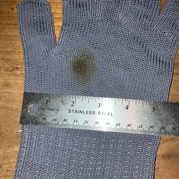 Fillet glove for fish - good used condition, STAINED but may be removable - Picture 12 of 12